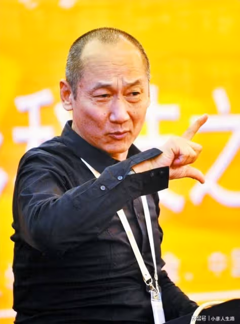 著名導演張建亞,娶女星張瑜,離婚成遺憾,如今事業有成家庭幸福