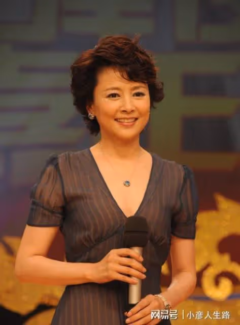 著名導演張建亞,娶女星張瑜,離婚成遺憾,如今事業有成家庭幸福