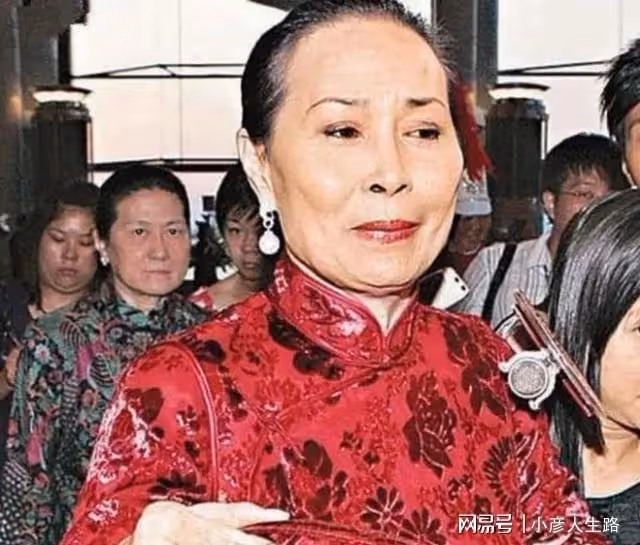 「當代甄嬛」藍瓊纓,僅14歲征服賭王,培養出何家接班人何超瓊
