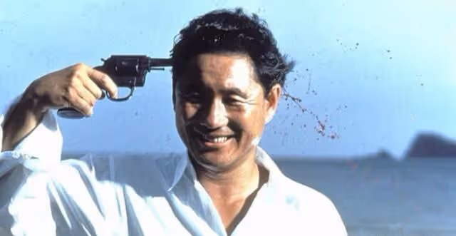 日本最調皮導演:母親拿刀砍他,祖母攔住:不,他要死在我的手上