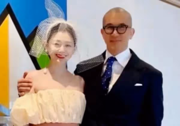首曬與大S婚紗照　具俊曄曝光無名指刺青婚戒