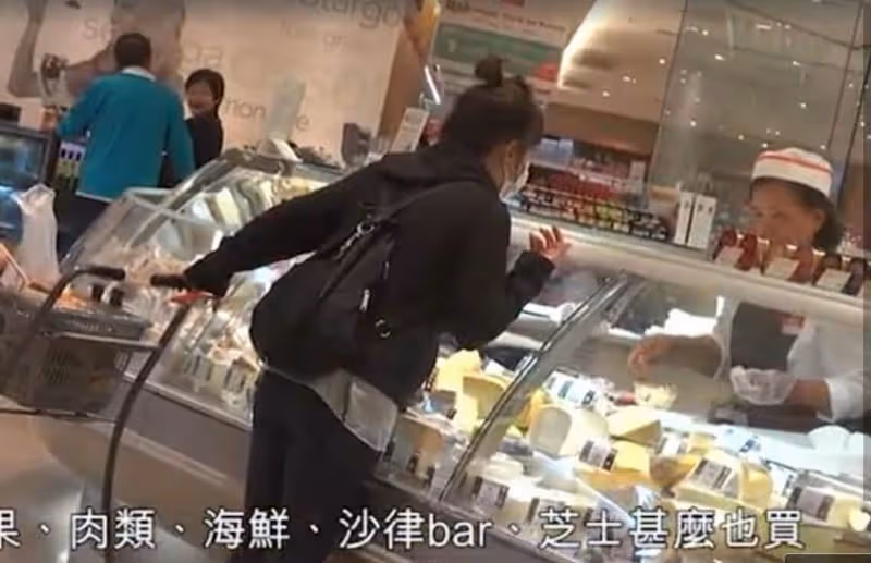 54歲林憶蓮曬「香港半山豪宅」！現已隱退歌壇回歸家庭，裝潢低調精緻，過著很平淡的日子