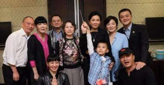 劉嘉玲被曝將出售上海復式豪宅!市價1.8億,在香港還有10套房,曾送胡軍兒子別墅