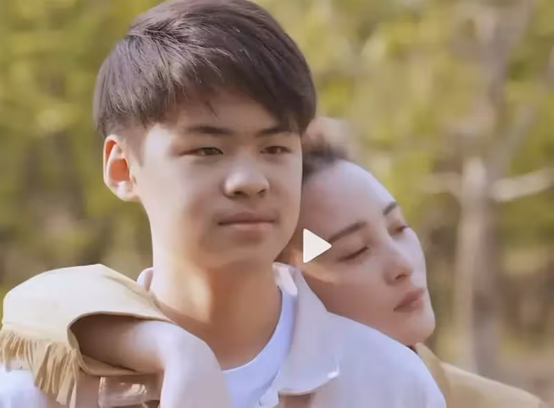 老婆再漂亮也拯救不了!孩子凸嘴小眼大鼻子,這13位男星的基因太強了,網友:媽毫無參與感