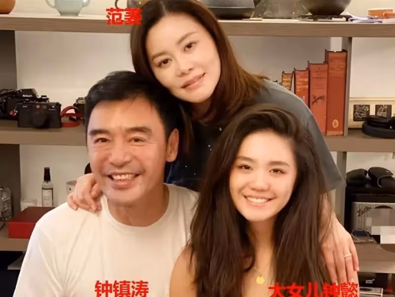 老婆再漂亮也拯救不了!孩子凸嘴小眼大鼻子,這13位男星的基因太強了,網友:媽毫無參與感