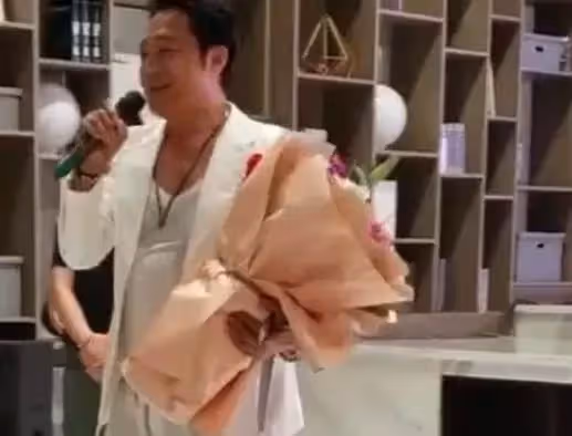 「多爾袞」馬景濤10年沒拍戲,鄉下商演身材發福皺紋明顯 ,兒子顏值成亮點