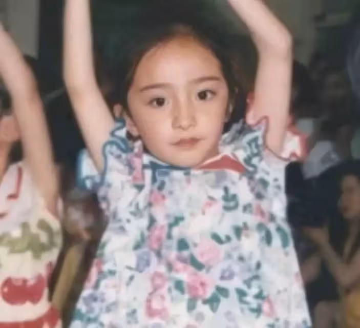 有種「神仙基因」叫楊冪女兒,7歲小糯米長相和她如出一轍,難怪劉愷威那麼寵