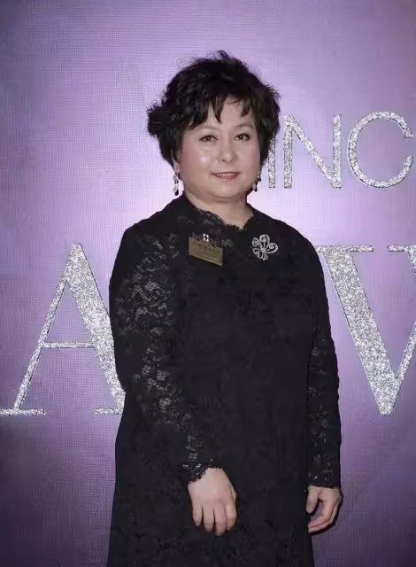 賭王二太藍瓊纓永遠離去!5個子女個個身家百億,比原配風光多了
