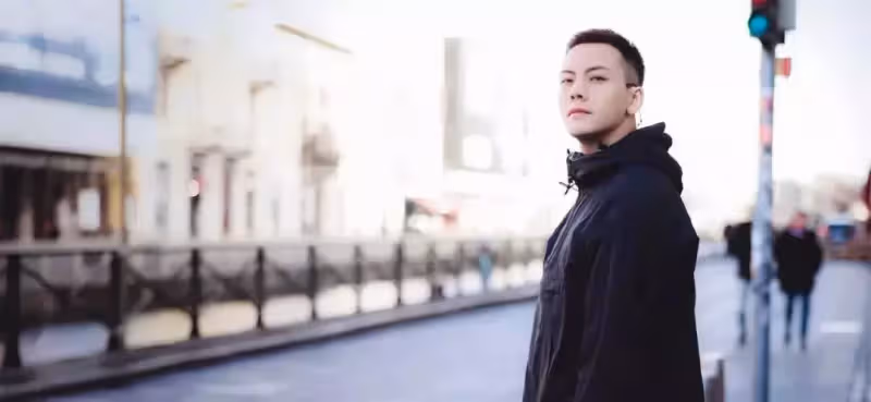 陳偉霆有多壕?內地走紅7年香港置業5套豪宅,價值超4億,露臺能看海,客廳大到能遛狗