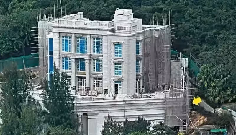 「地道都挖不進去」!亞洲首富李嘉誠豪宅曝光,圍墻高3米防彈玻璃幕墻,家裡還配了防彈室