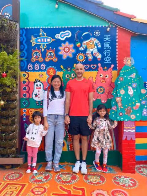 主持人吳鳳曾「35歲沒房零存款」!愛妻「放棄10萬月薪」挺他,今曬刺青被酸「未來會失婚有新老婆」霸氣回應:我的人生交給她