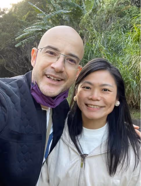 主持人吳鳳曾「35歲沒房零存款」!愛妻「放棄10萬月薪」挺他,今曬刺青被酸「未來會失婚有新老婆」霸氣回應:我的人生交給她