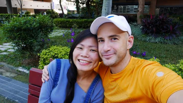 主持人吳鳳曾「35歲沒房零存款」!愛妻「放棄10萬月薪」挺他,今曬刺青被酸「未來會失婚有新老婆」霸氣回應:我的人生交給她