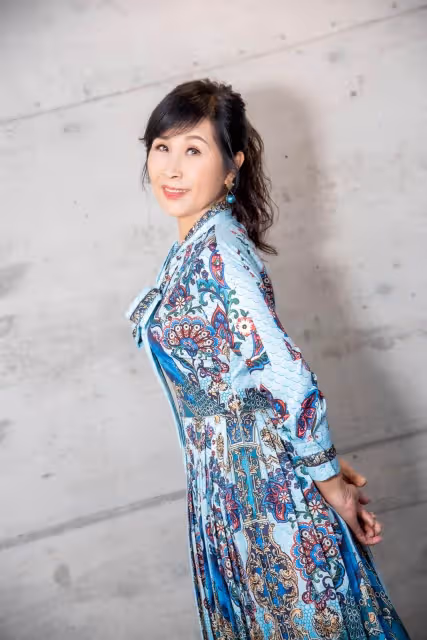 唱紅八點檔主題曲,69歲凍齡嬤被譽嘉義白嘉莉背景遭起底,坐擁80間美髮分店,客人全是巨星