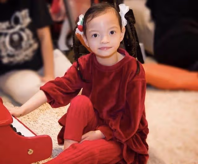 突發!香港知名女星一家四口確診,大女兒患基因疾病連續高燒兩天