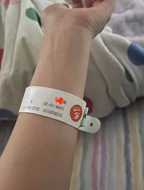 美女網紅為男友自殺!控訴其3年內越軌數次,下跪求原諒後仍再犯