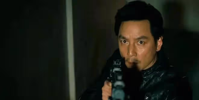 吳彥祖一家亮相首映禮,皮膚鬆弛頭髮濃密,女兒紅髮亮眼顏值隨媽