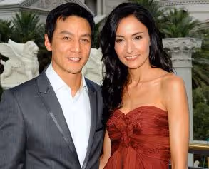 吳彥祖一家亮相首映禮,皮膚鬆弛頭髮濃密,女兒紅髮亮眼顏值隨媽