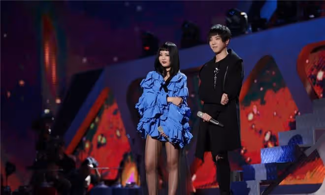 花心會撩、猛料不斷的7位明星：有人獨愛老阿姨，有人婚後不老實