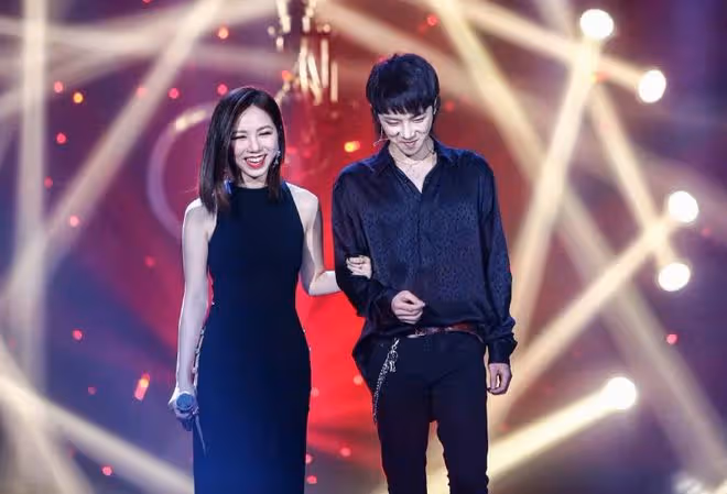 花心會撩、猛料不斷的7位明星：有人獨愛老阿姨，有人婚後不老實