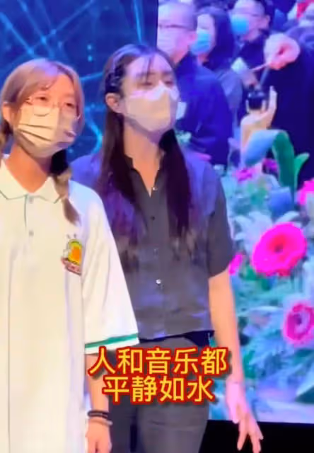 王祖賢近照美人感消失殆盡，彎腰駝背身材臃腫，面目全非一言難盡