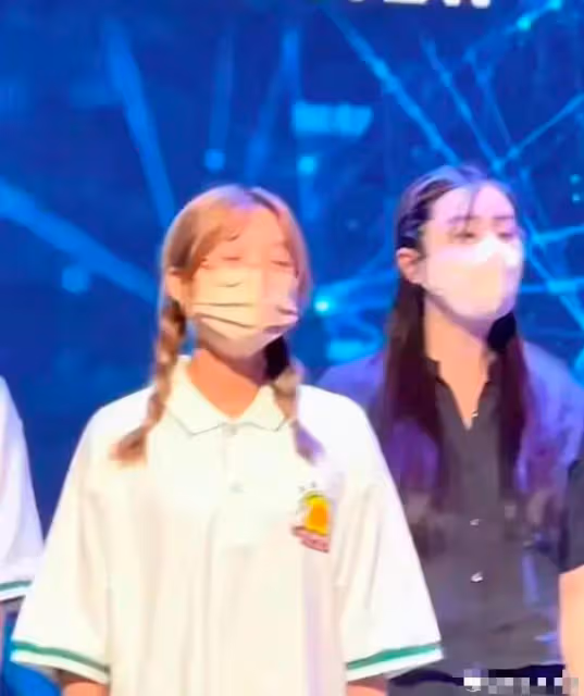 王祖賢近照美人感消失殆盡，彎腰駝背身材臃腫，面目全非一言難盡