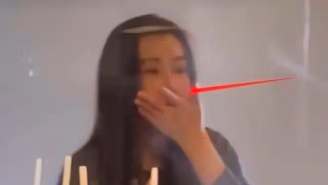 王祖賢近照美人感消失殆盡，彎腰駝背身材臃腫，面目全非一言難盡