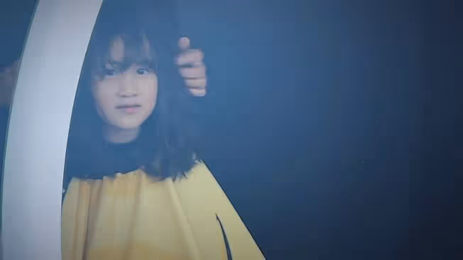 孫莉二女兒近照曝光，側臉神似多多，九歲燙髮被指太成熟引爭議