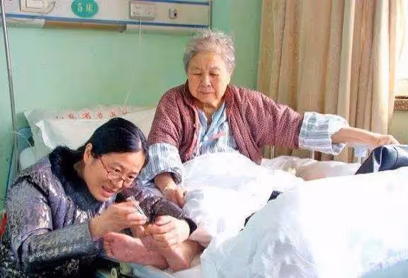 坐月子時，婆婆提出AA制，到兒媳家養老時，兒媳：房租8千，月付