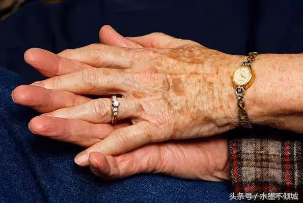 兒子結婚不想買房!他勸父母「去養老院」 父母去之前「把房子賣了」