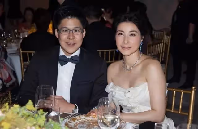 同樣是生女兒，郭晶晶婆婆態度，黎姿婆婆態度，差距一目了然！