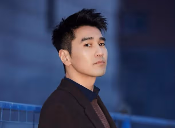 高圓圓與愛女罕同框，3歲女兒長發飄飄身高優越，搖頭晃腦超可愛