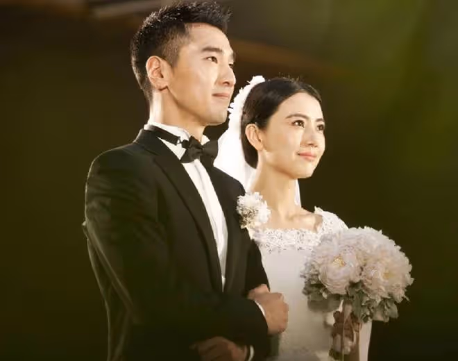 高圓圓與愛女罕同框,3歲女兒長發飄飄身高優越,搖頭晃腦超可愛