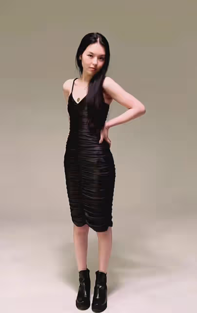 李詠女兒曬黑白美照,打扮成熟眼神犀利太像爸,定居美國生活優渥