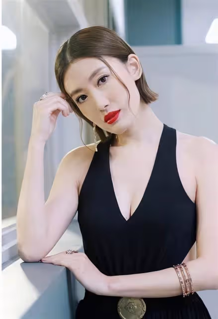 孕婦造型率先曝光!TVB上位小花亮相引關注,時隔十年再「回家」