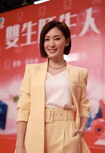 孕婦造型率先曝光!TVB上位小花亮相引關注,時隔十年再「回家」