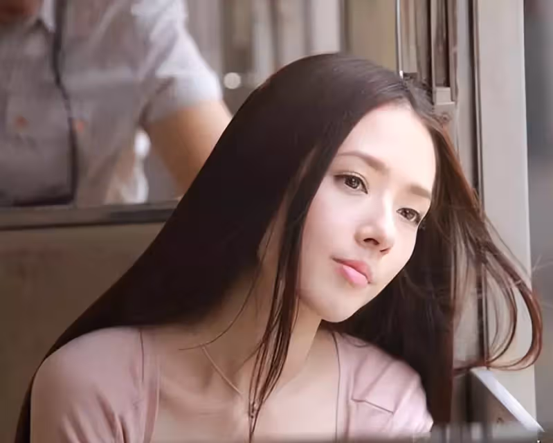 向佐:多次戀愛被向太拒絕,郭碧婷憑什麼嫁入向氏豪門?