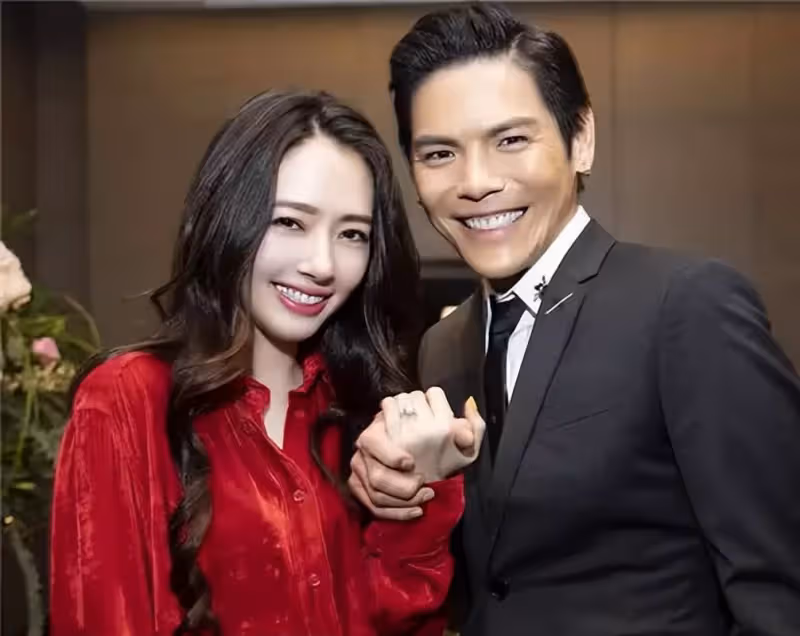 向佐:多次戀愛被向太拒絕,郭碧婷憑什麼嫁入向氏豪門?