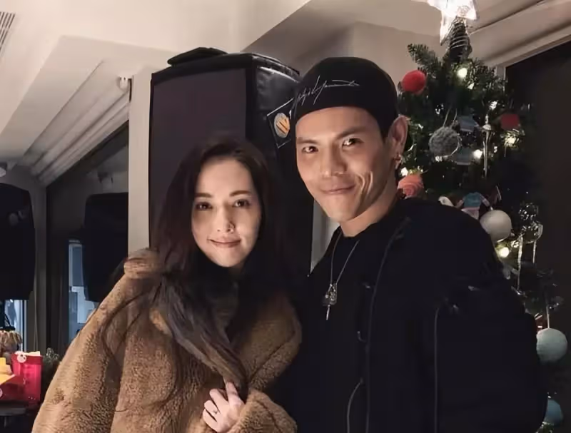 向佐:多次戀愛被向太拒絕,郭碧婷憑什麼嫁入向氏豪門?