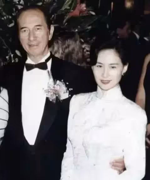 何超瓊承認自己是唯一敢跟賭王據理力爭的人!早年曾被父親控告