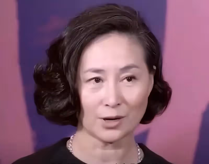 何超瓊承認自己是唯一敢跟賭王據理力爭的人!早年曾被父親控告