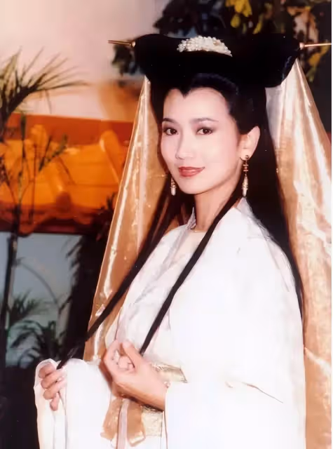 同演白娘子,趙雅芝和林青霞現在過得如何?私下卻都活得太俗,沒一個活成仙女