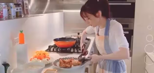 走進「甜心教主」王心凌的家:甜而不膩的奶油風,自帶溫柔濾鏡,做飯健身遛狗,一個人很自在