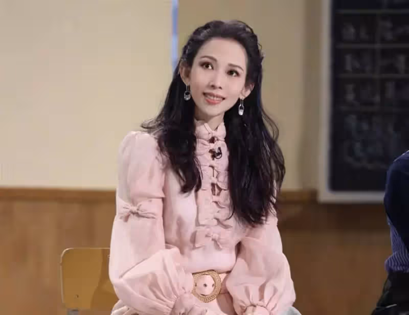 「7億樓後」蔡少芬：北京上海都有豪宅，9處物業羨煞旁人，老公甘願做「軟飯男」