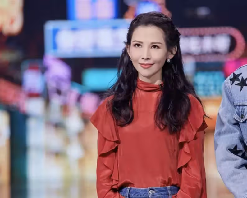 「7億樓後」蔡少芬：北京上海都有豪宅，9處物業羨煞旁人，老公甘願做「軟飯男」