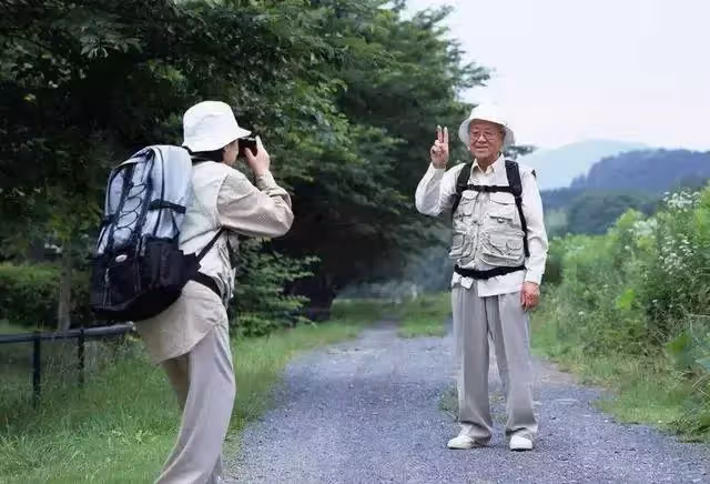 「生下你就得養我們」，父母硬逼兒子拿錢，沒想到生命永遠定格了