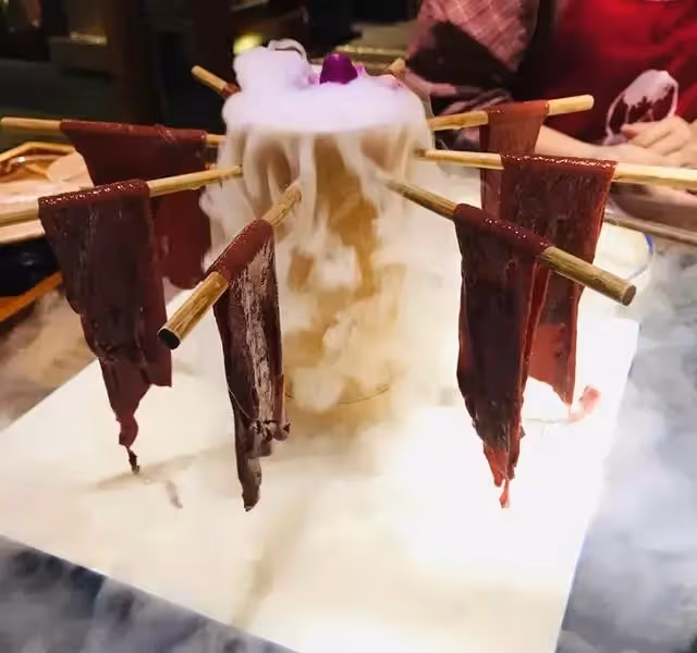 鄧倫的火鍋店,號稱「跨越1900公里的重慶味道」果然名不虛傳!