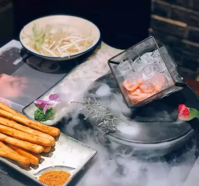 鄧倫的火鍋店,號稱「跨越1900公里的重慶味道」果然名不虛傳!
