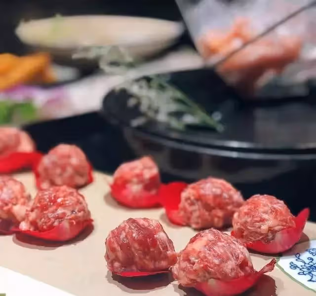 鄧倫的火鍋店,號稱「跨越1900公里的重慶味道」果然名不虛傳!