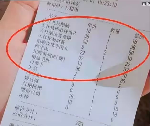 鄧倫的火鍋店,號稱「跨越1900公里的重慶味道」果然名不虛傳!